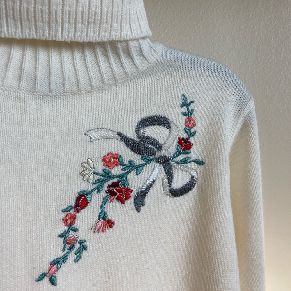 Knit Turtleneck Cream Sweater with embroidered Bow/Floral detail